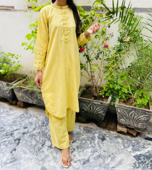 Upper jacquard with woven Tarkashi